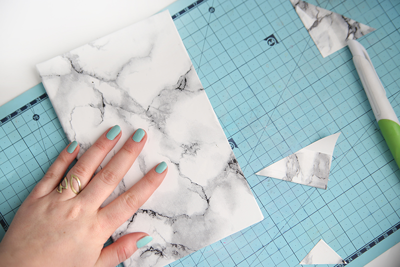 Kreative DIY-Notizbücher selber machen aus Marmor-Folie