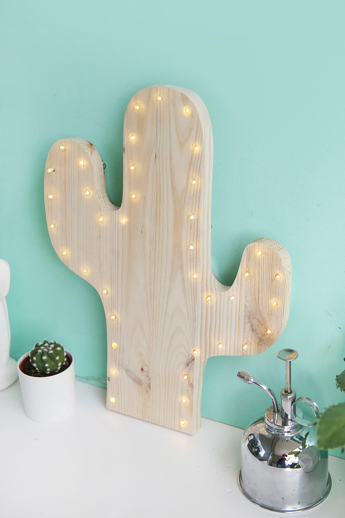 DIY-Kaktus-Lampe aus Holz selbermachen