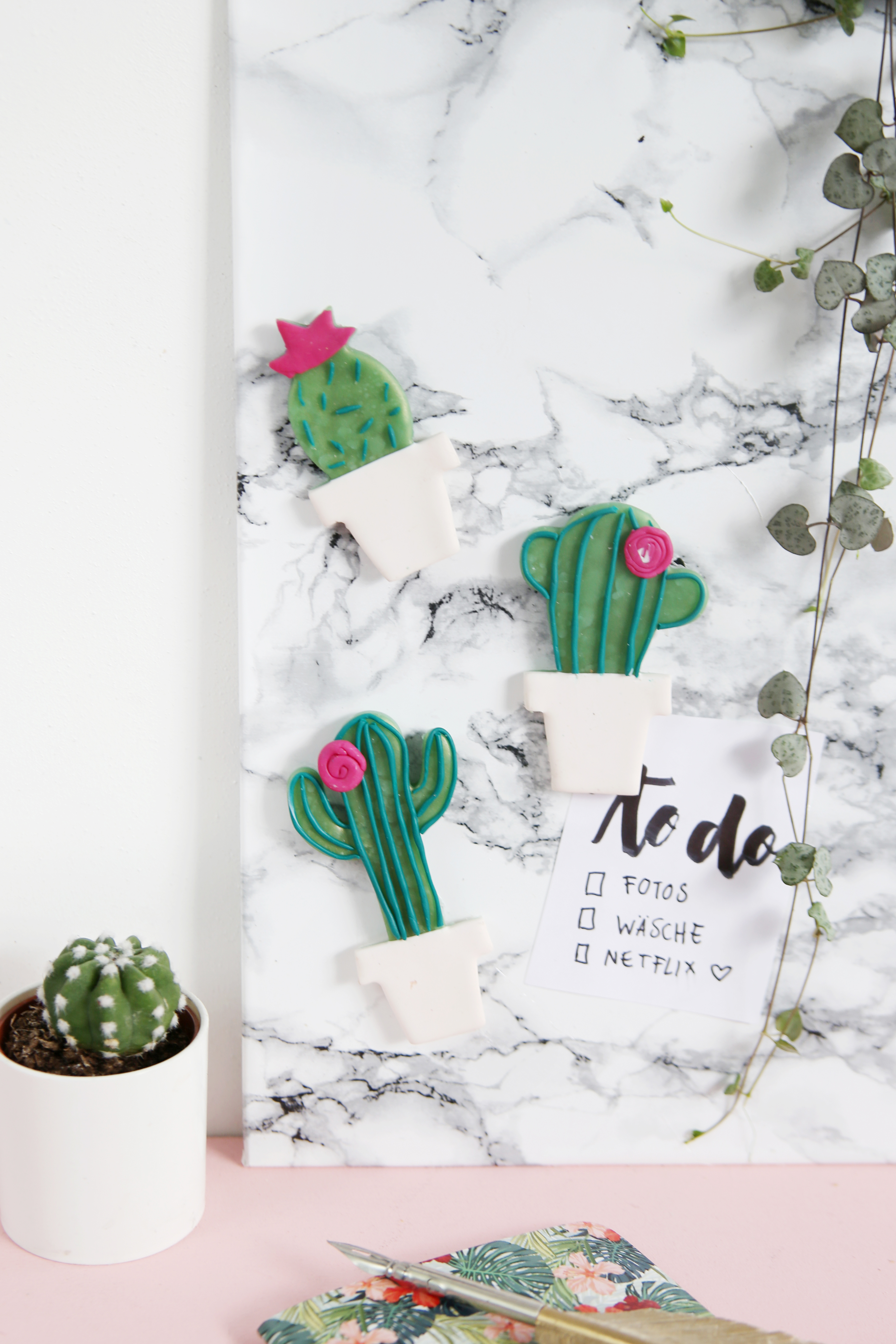 Kreative DIY-Idee zum Selbermachen: DIY Kaktus Magneten und Marmor Magnetboard