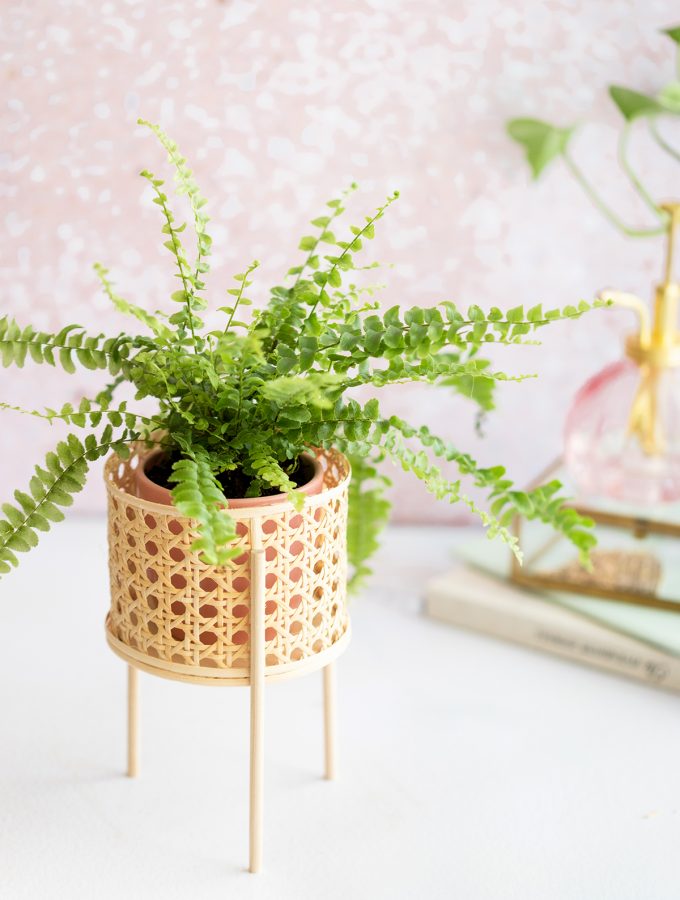 DIY: Mini-Pflanzenständer mit Wiener Geflecht