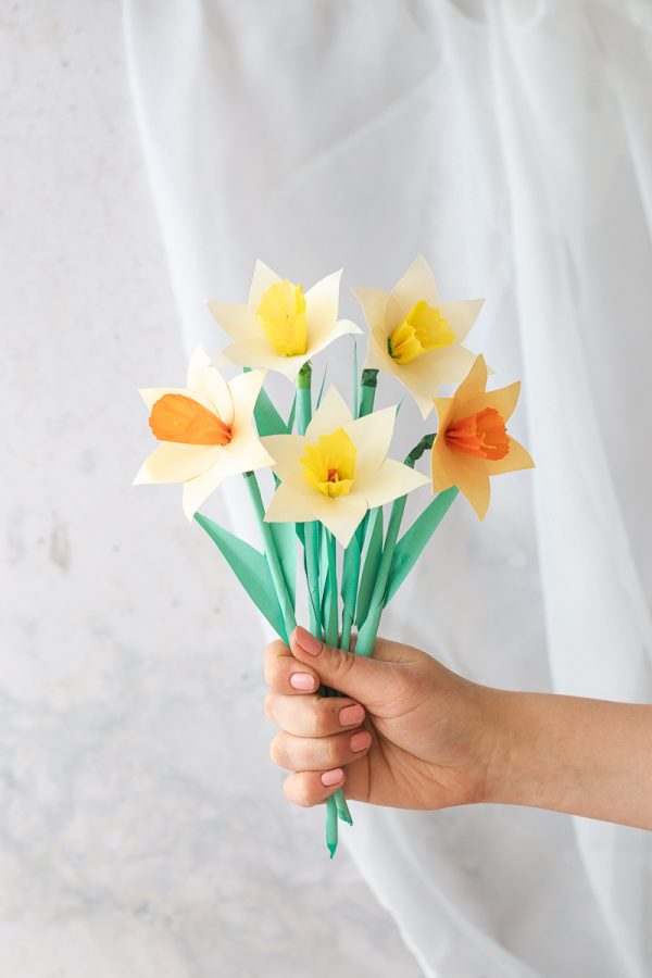 DIY-Idee für Ostern: Osterglocken aus Papier basteln | mit Vorlage