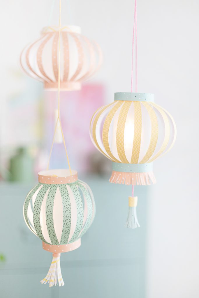 Nommel Lampion 06 – Pendelleuchte Mit Blau-grünem Lochmuster, Papierlampe Für Gemütliche Atmosphäre