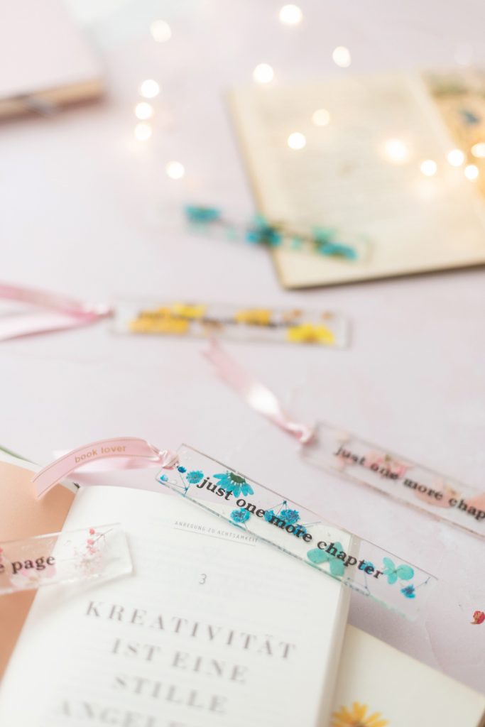 DIY Geschenkidee: Lesezeichen aus Epoxidharz selber machen| Anleitung